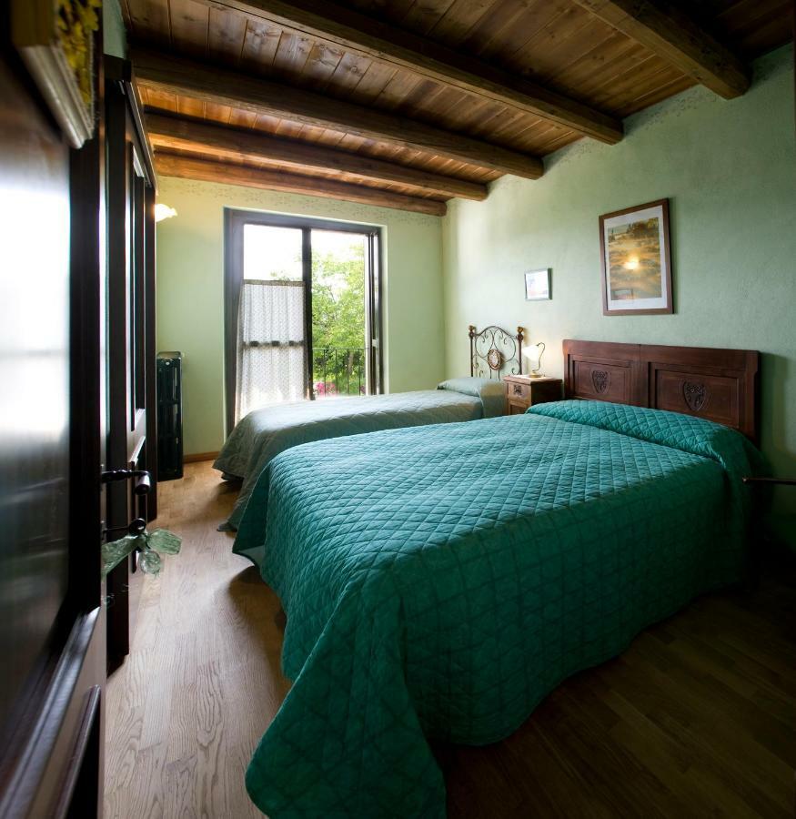 Hostal Cascina Il Ginepro Sinio Exterior foto